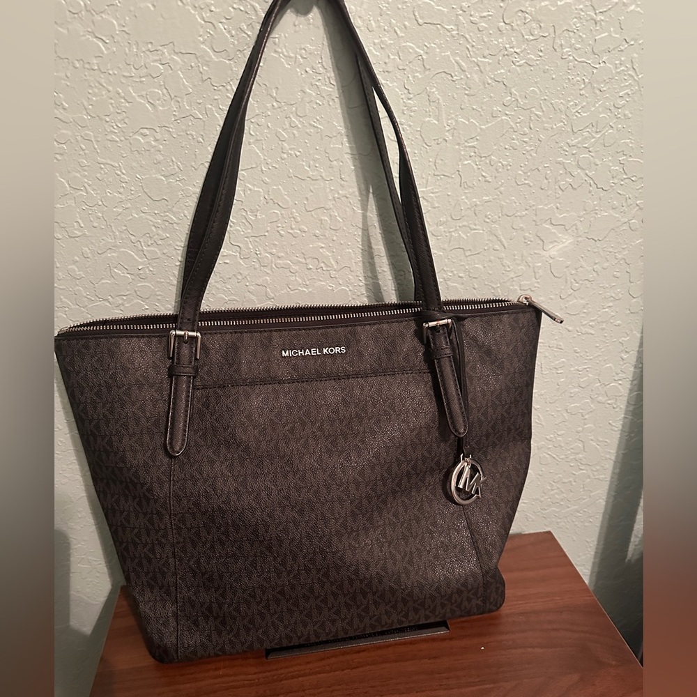 Black logo Michael Kors saffiano shoulder bag